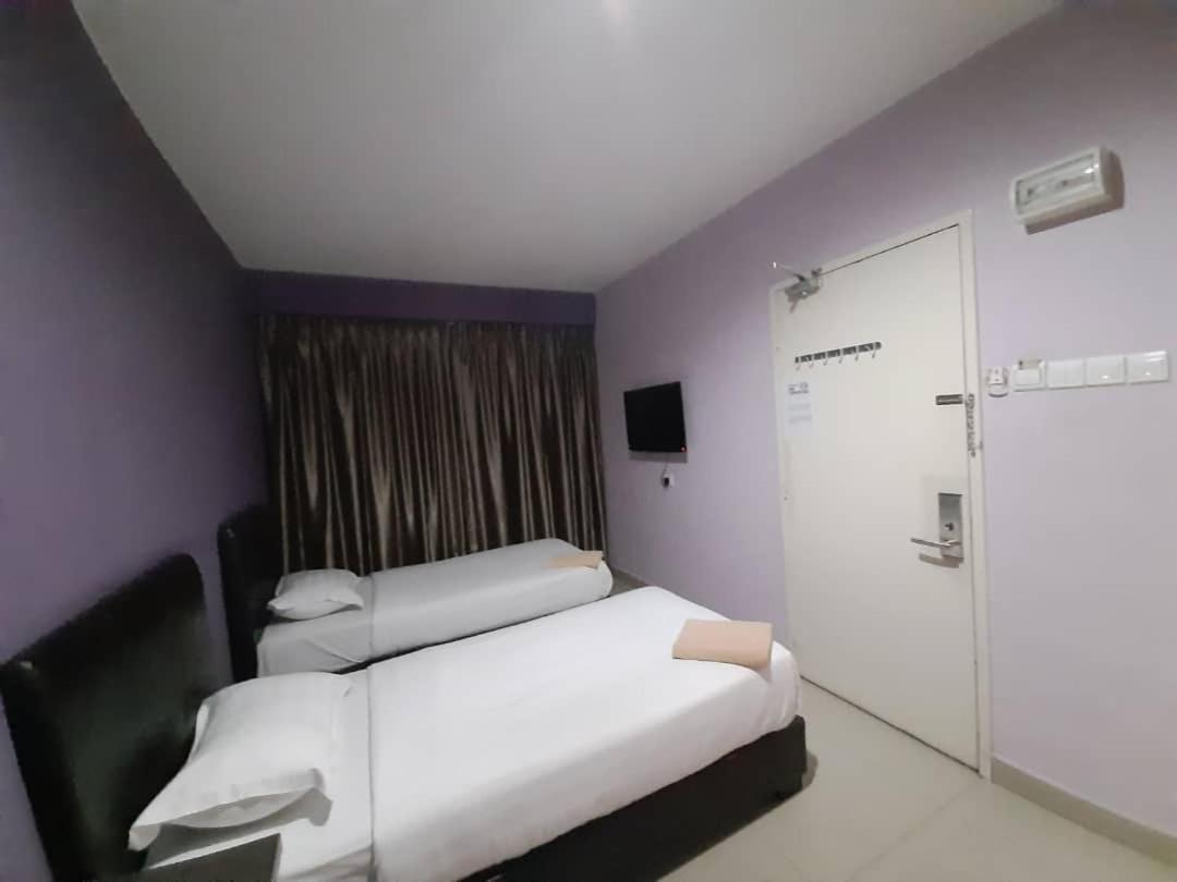 Hotel Zamburger Kota Damansara Exteriör bild
